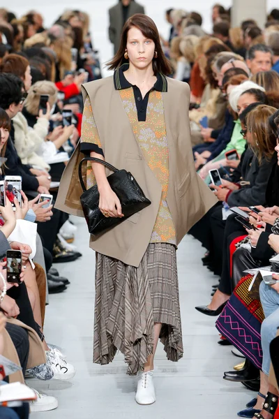 Look 9